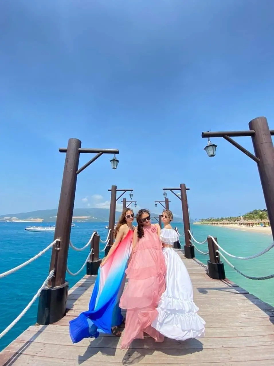 Tour Vịnh Vân Phong Giá Rẻ Trọn Gói Thiên Nhiên Hùng Vĩ